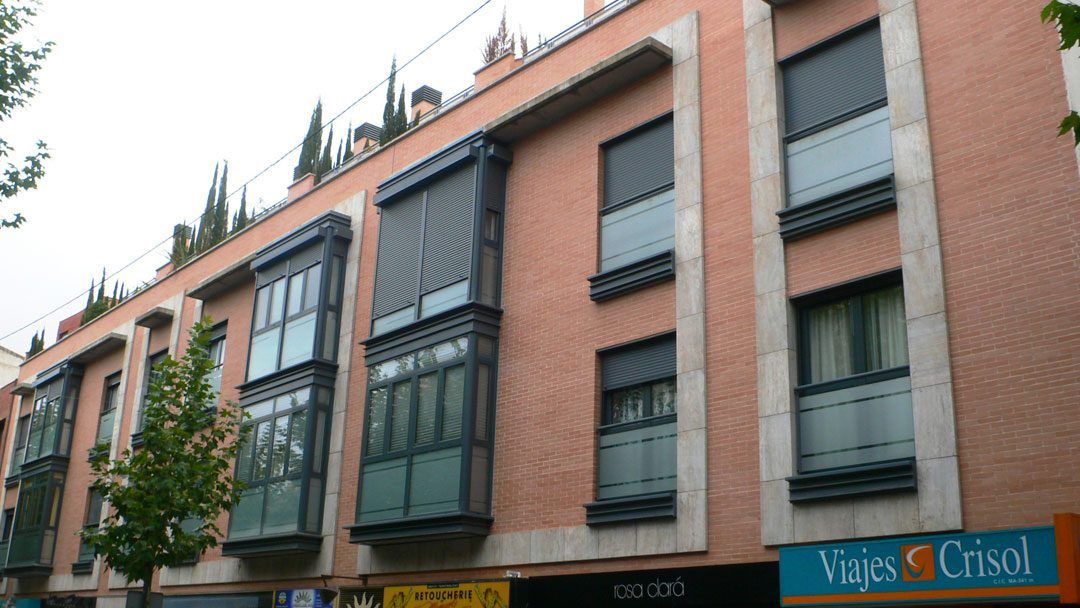 2000-EDIFICIO DE 14 VIVIENDAS DE LUJO Y LOCALES COMERCIALES EN CIUDAD REAL